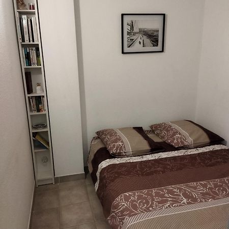 Sanary sur Mer Appartement 30m2 T2 avec terrasse Piscine 10min à pied de la plage Esterno foto