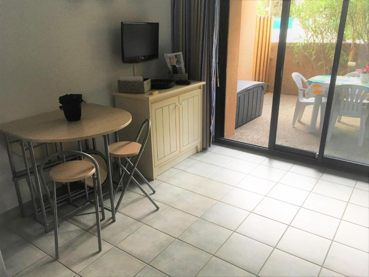 Sanary sur Mer Appartement 30m2 T2 avec terrasse Piscine 10min à pied de la plage Esterno foto