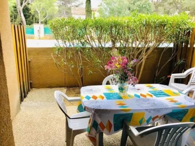 Sanary sur Mer Appartement 30m2 T2 avec terrasse Piscine 10min à pied de la plage Esterno foto